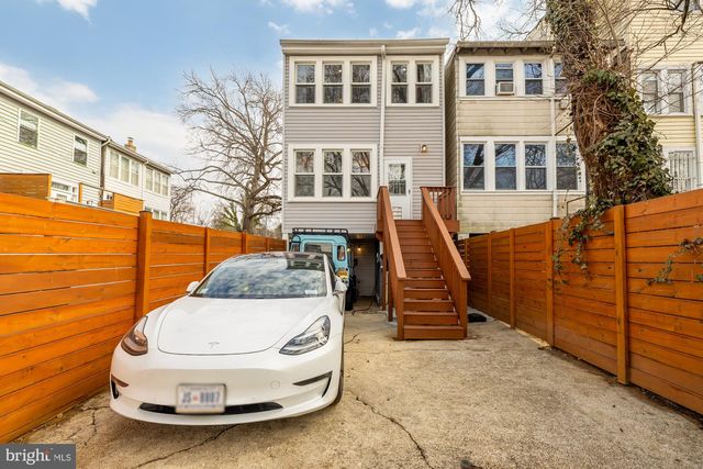 2124 NORTH CAPITOL ST NW, Washington, DC 20002