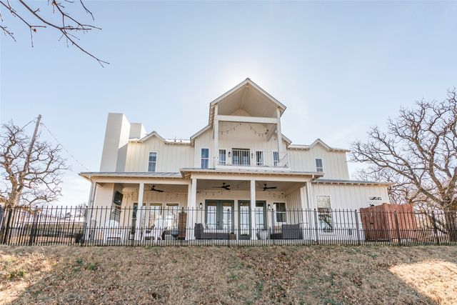 1061 Tradewinds Road, Nocona, TX 76255
