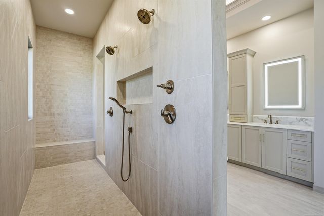 5803 Cotswold Drive, Washington Twp, MI 48094