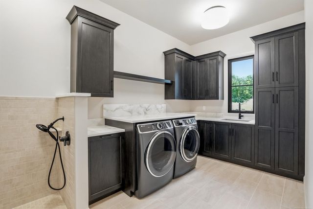 5803 Cotswold Drive, Washington Twp, MI 48094