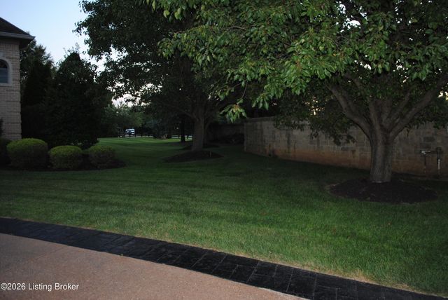 10200 Worthington Ln, Prospect, KY 40059