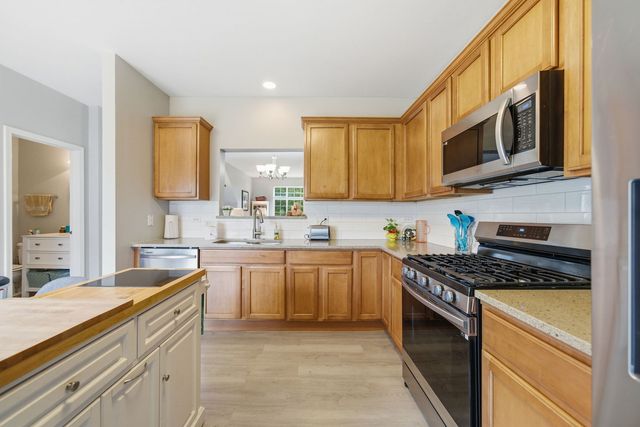 8992 Disbrow Street, Huntley, IL 60142