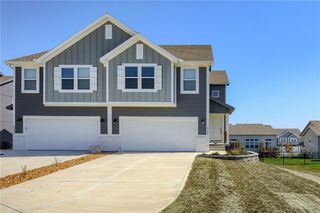 3735 SW Knoxville Court, Lee's Summit, MO 64082