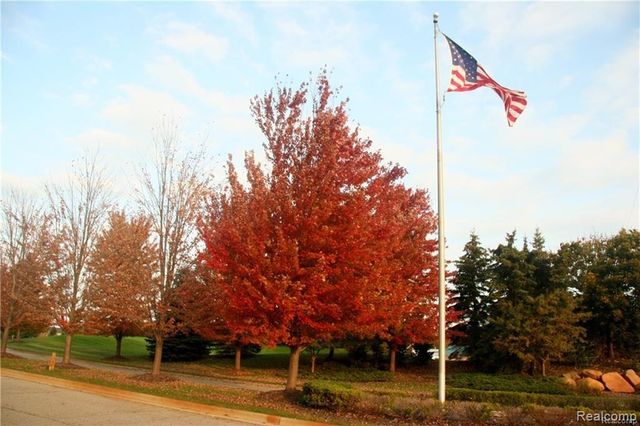68 Donegal Court, Fenton, MI 48430