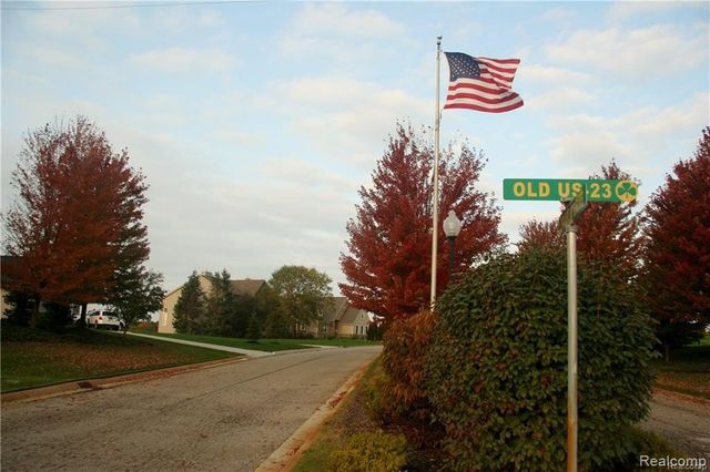 68 Donegal Court, Fenton, MI 48430