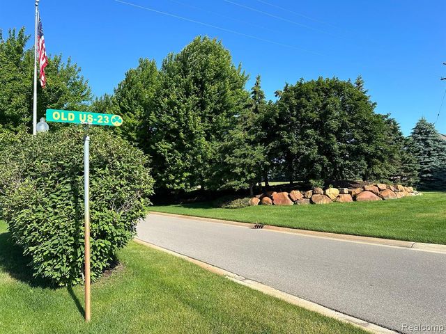 68 Donegal Court, Fenton, MI 48430