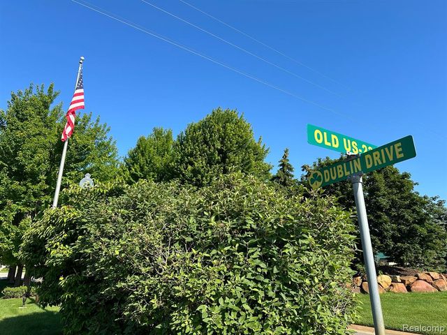 68 Donegal Court, Fenton, MI 48430