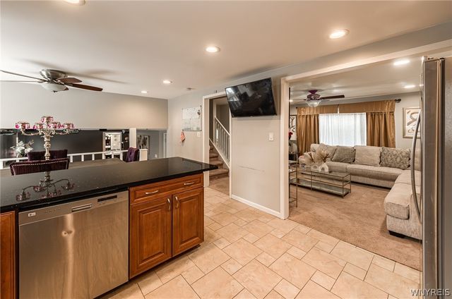 92 Sunset Ct, Amherst, NY 14228