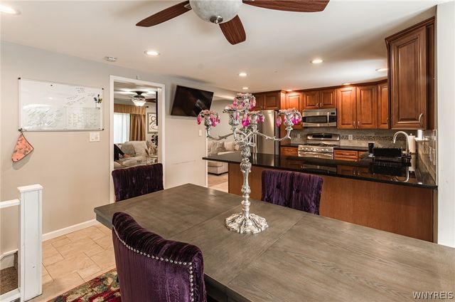 92 Sunset Ct, Amherst, NY 14228