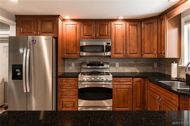 92 Sunset Ct, Amherst, NY 14228