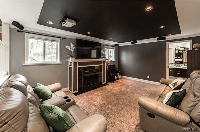 92 Sunset Ct, Amherst, NY 14228