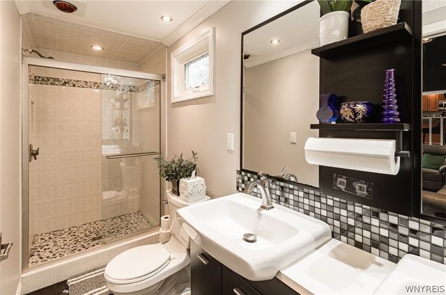 92 Sunset Ct, Amherst, NY 14228