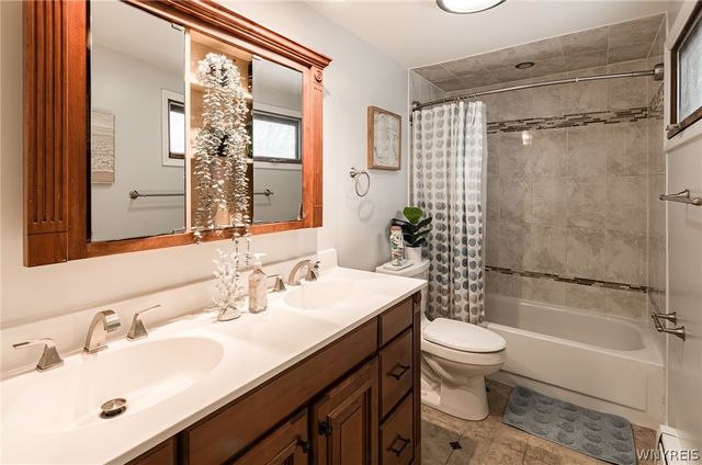 92 Sunset Ct, Amherst, NY 14228