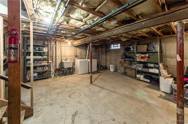 92 Sunset Ct, Amherst, NY 14228