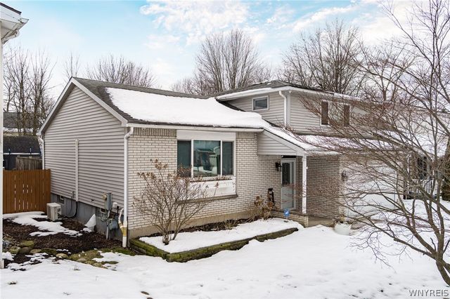 92 Sunset Ct, Amherst, NY 14228