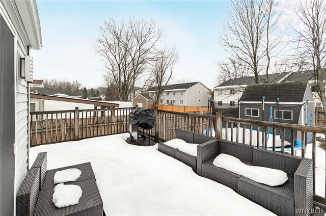 92 Sunset Ct, Amherst, NY 14228