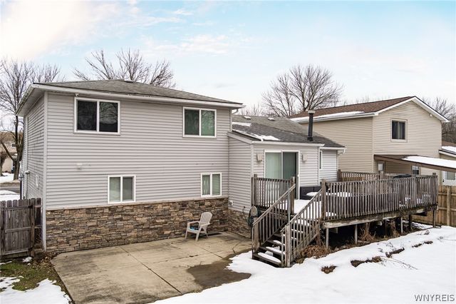 92 Sunset Ct, Amherst, NY 14228