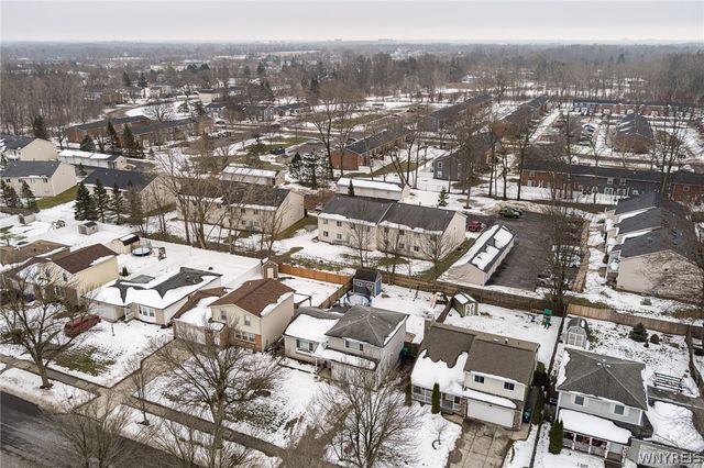 92 Sunset Ct, Amherst, NY 14228