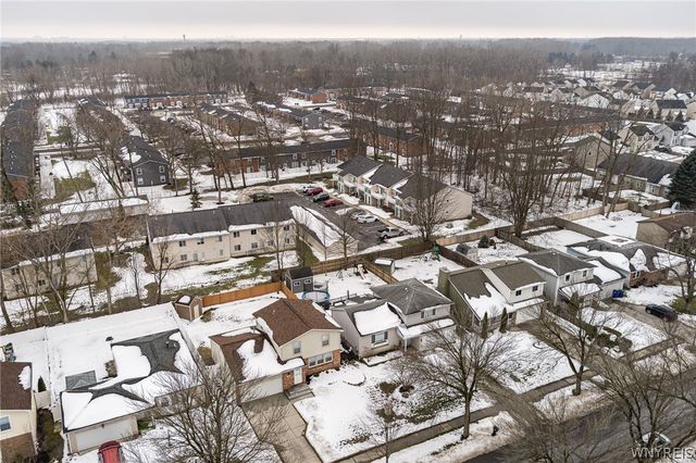 92 Sunset Ct, Amherst, NY 14228