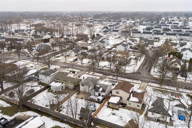 92 Sunset Ct, Amherst, NY 14228