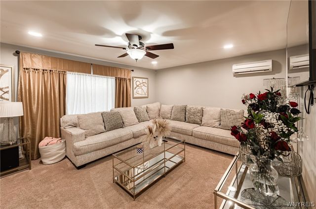 92 Sunset Ct, Amherst, NY 14228