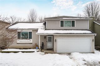 92 Sunset Ct, Amherst, NY 14228