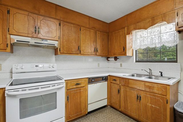 281 Henderson Road, Defuniak Springs, FL 32433