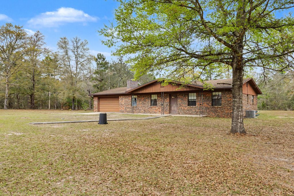 281 Henderson Road, Defuniak Springs, FL 32433