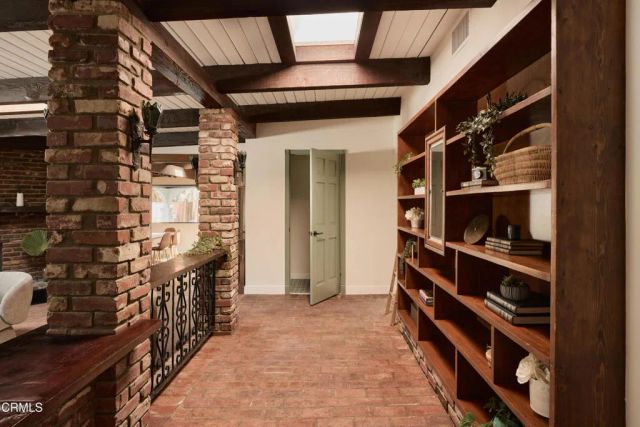 6900 Lurline Avenue, Los Angeles, CA 91306