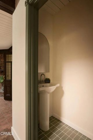 6900 Lurline Avenue, Los Angeles, CA 91306