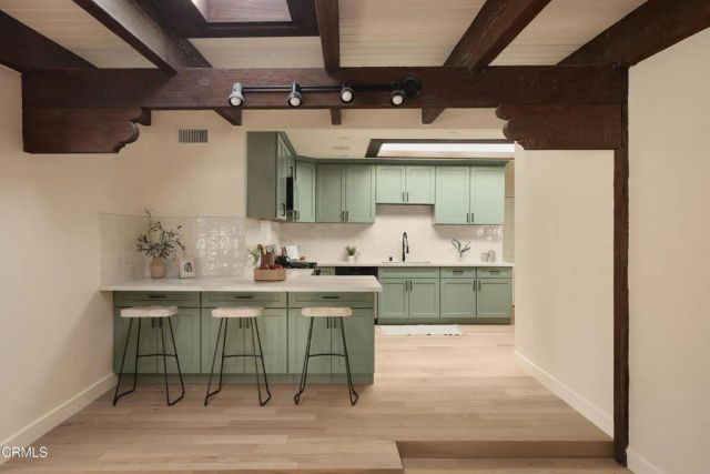 6900 Lurline Avenue, Los Angeles, CA 91306