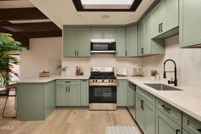 6900 Lurline Avenue, Los Angeles, CA 91306