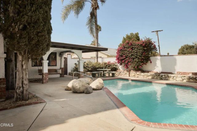 6900 Lurline Avenue, Los Angeles, CA 91306