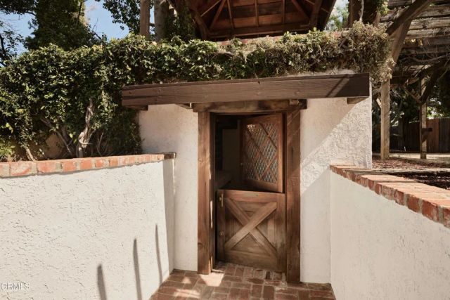 6900 Lurline Avenue, Los Angeles, CA 91306