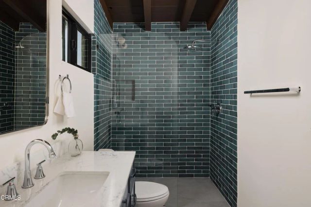 6900 Lurline Avenue, Los Angeles, CA 91306