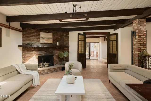 6900 Lurline Avenue, Los Angeles, CA 91306