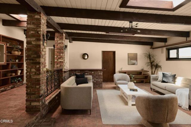 6900 Lurline Avenue, Los Angeles, CA 91306