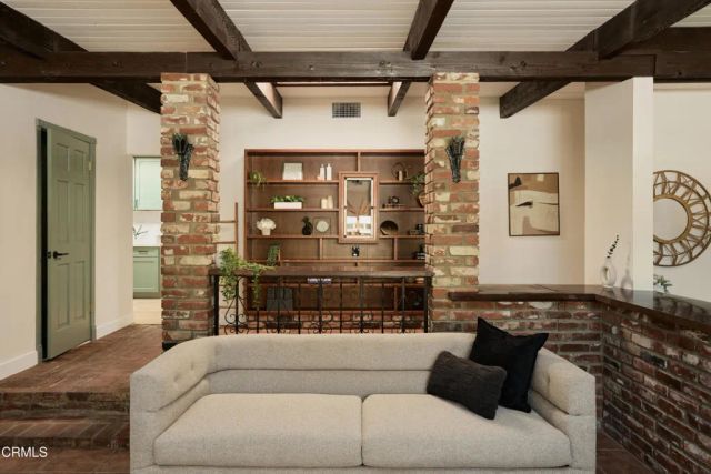 6900 Lurline Avenue, Los Angeles, CA 91306