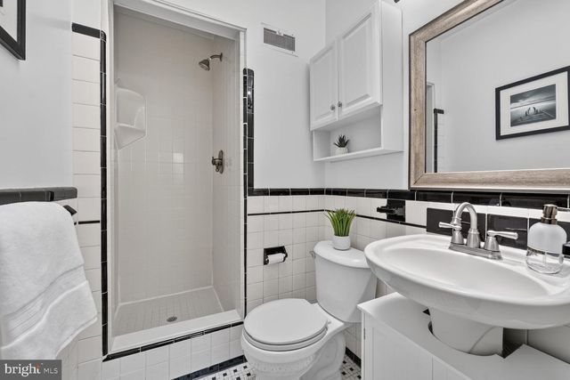 2226 39TH PL NW, Washington, DC 20007