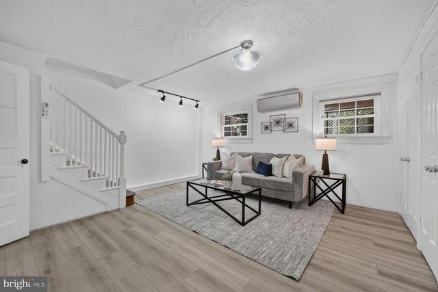 2226 39TH PL NW, Washington, DC 20007