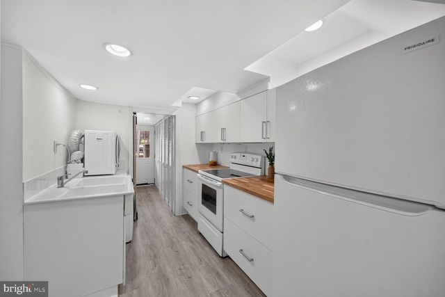 2226 39TH PL NW, Washington, DC 20007