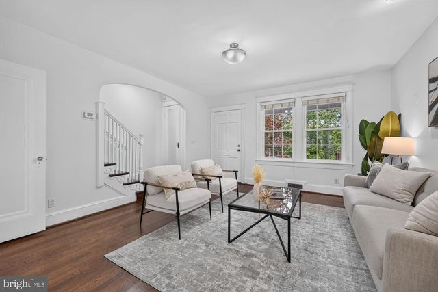 2226 39TH PL NW, Washington, DC 20007