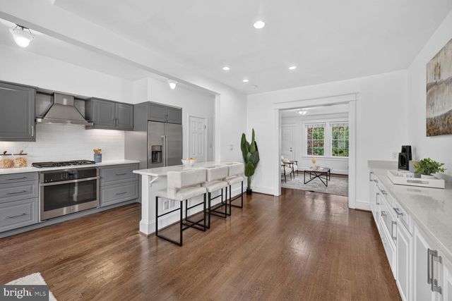 2226 39TH PL NW, Washington, DC 20007