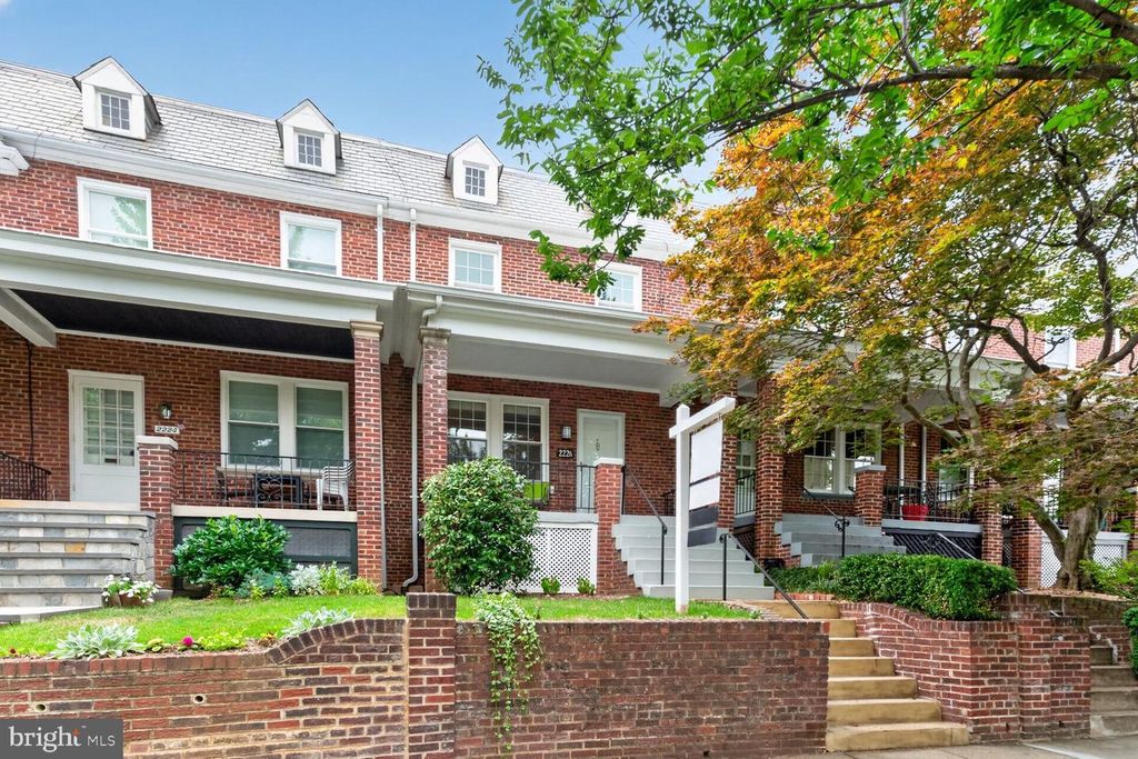 2226 39TH PL NW, Washington, DC 20007