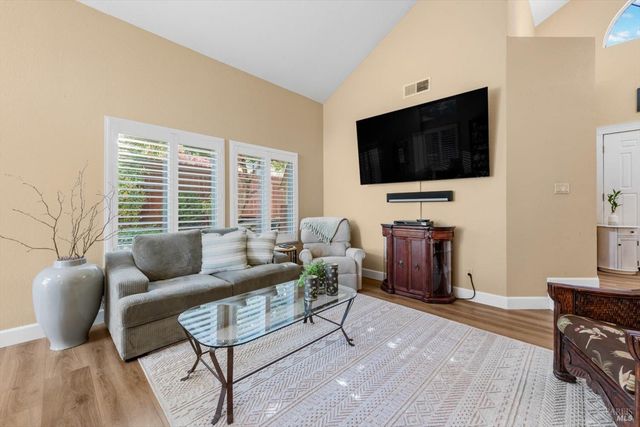 736 Dellwood Ct, Vacaville, CA 95688