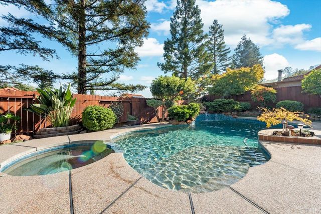 736 Dellwood Ct, Vacaville, CA 95688