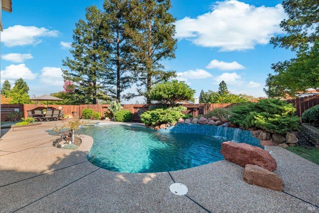 736 Dellwood Ct, Vacaville, CA 95688