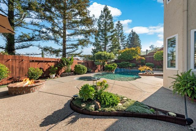 736 Dellwood Ct, Vacaville, CA 95688