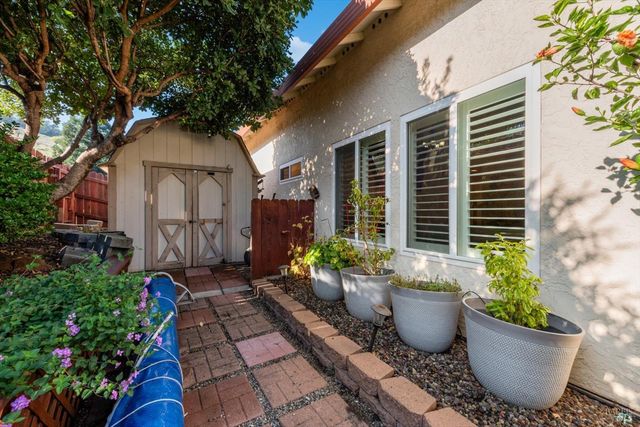 736 Dellwood Ct, Vacaville, CA 95688