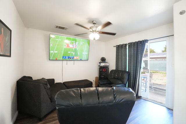 840 E Bardsley Avenue, Tulare, CA 93274